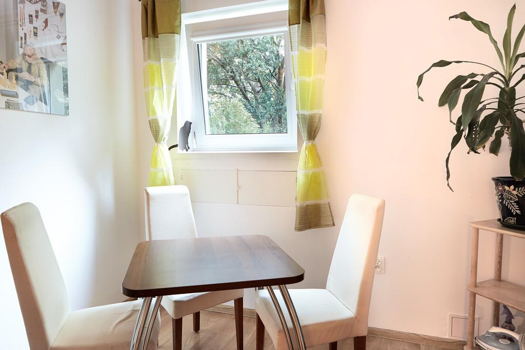 Lovely Garden Flat Near Royal Park Варшава Номер фото